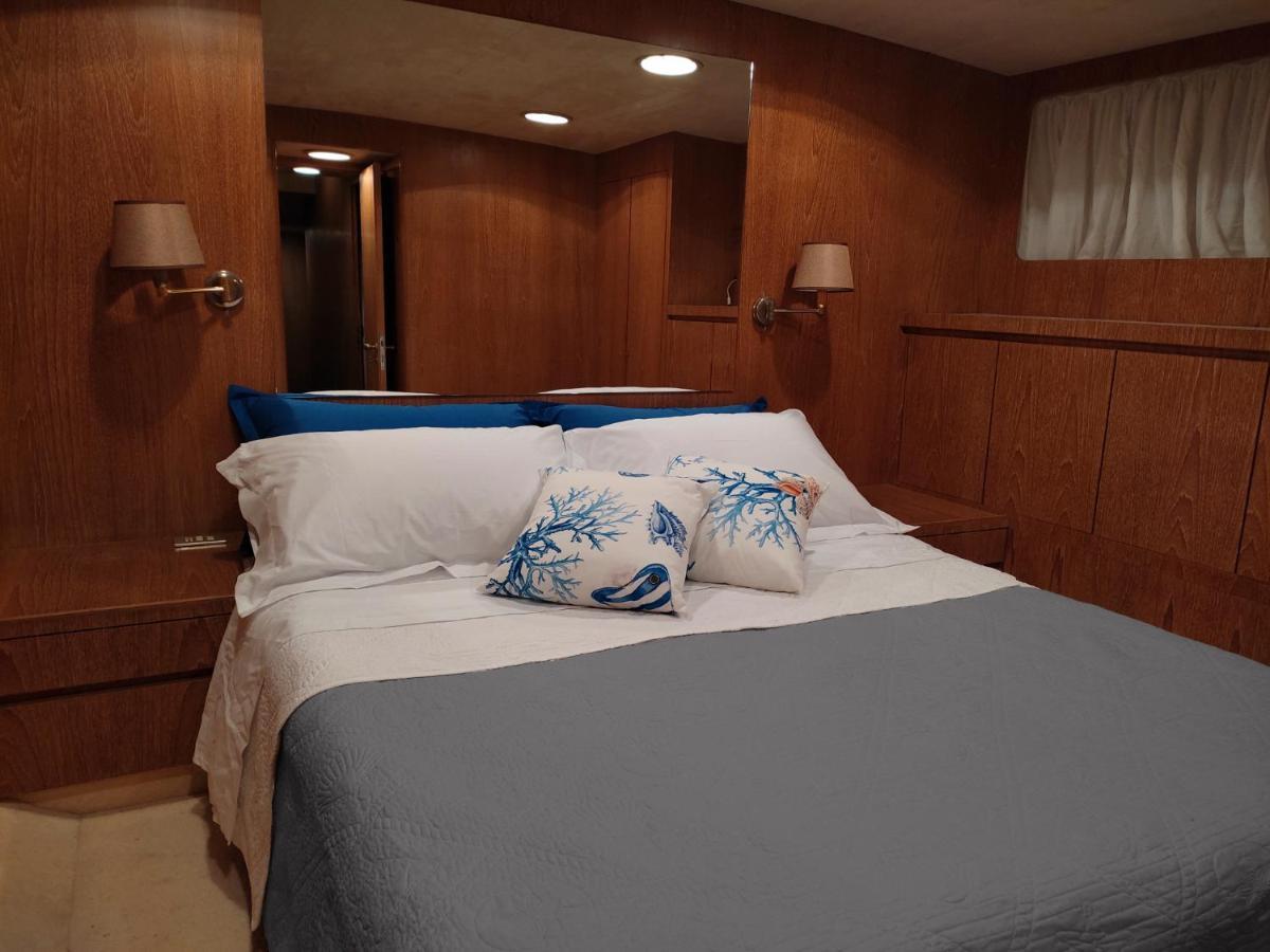 Hotel Boat & Breakfast Lucretia, Luxury Yacht Àrbatax Exterior foto