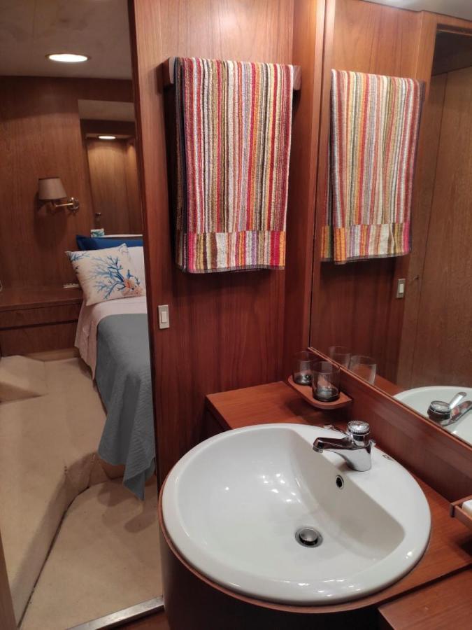 Hotel Boat & Breakfast Lucretia, Luxury Yacht Àrbatax Exterior foto