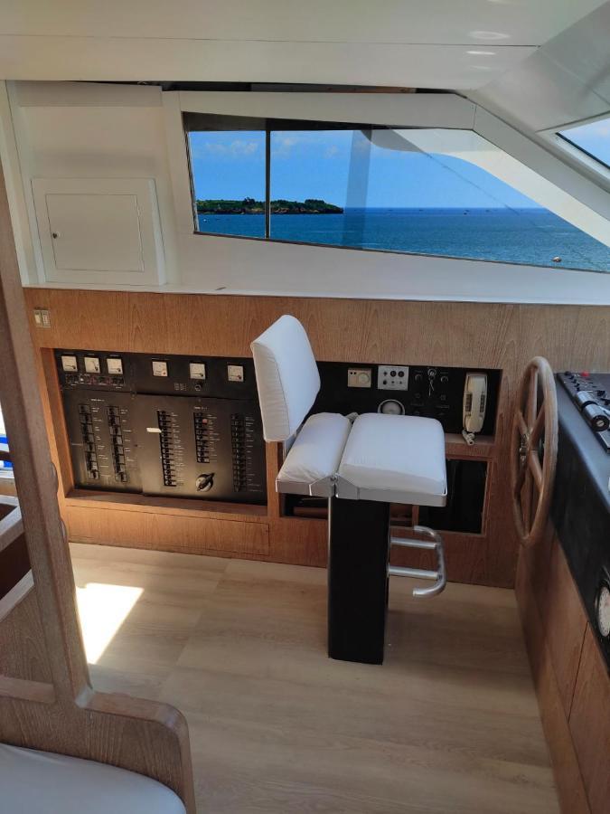 Hotel Boat & Breakfast Lucretia, Luxury Yacht Àrbatax Exterior foto