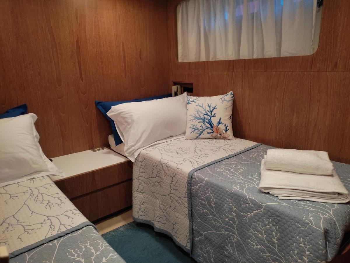 Hotel Boat & Breakfast Lucretia, Luxury Yacht Àrbatax Exterior foto
