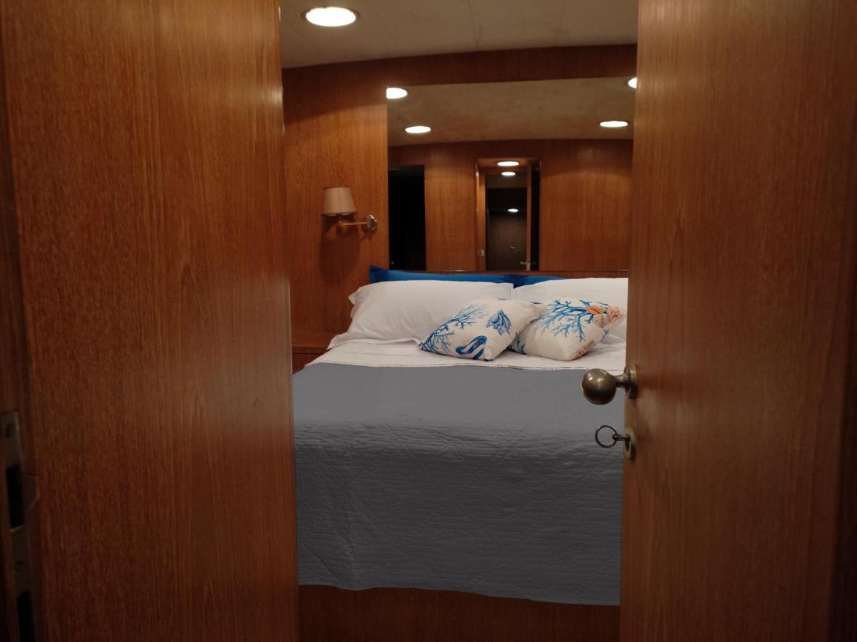 Hotel Boat & Breakfast Lucretia, Luxury Yacht Àrbatax Exterior foto