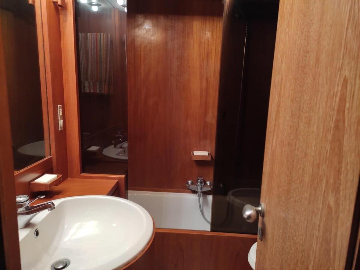 Hotel Boat & Breakfast Lucretia, Luxury Yacht Àrbatax Exterior foto