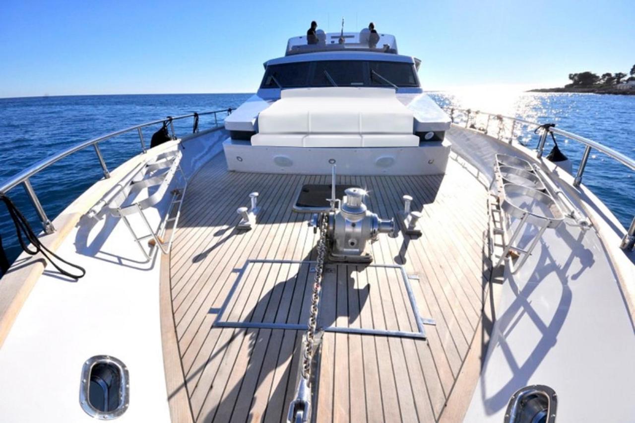 Hotel Boat & Breakfast Lucretia, Luxury Yacht Àrbatax Exterior foto