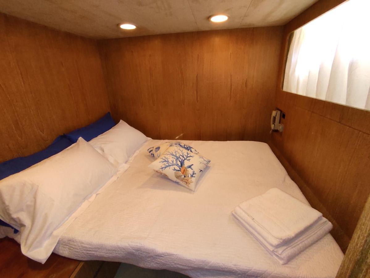 Hotel Boat & Breakfast Lucretia, Luxury Yacht Àrbatax Exterior foto