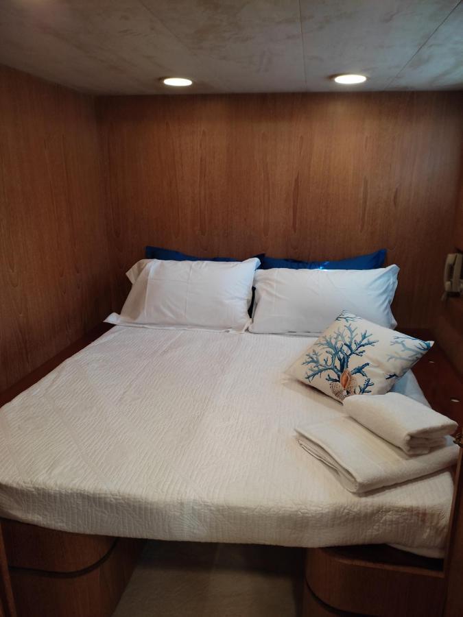 Hotel Boat & Breakfast Lucretia, Luxury Yacht Àrbatax Exterior foto